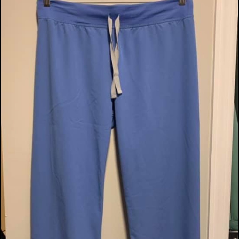 Small Livingston figs ceil blue